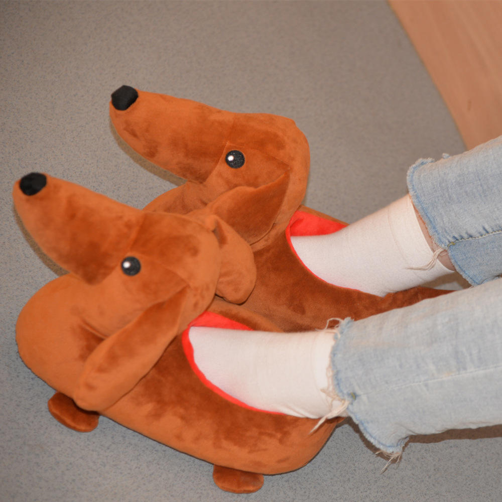 Dachshund plush slippers (3).jpg